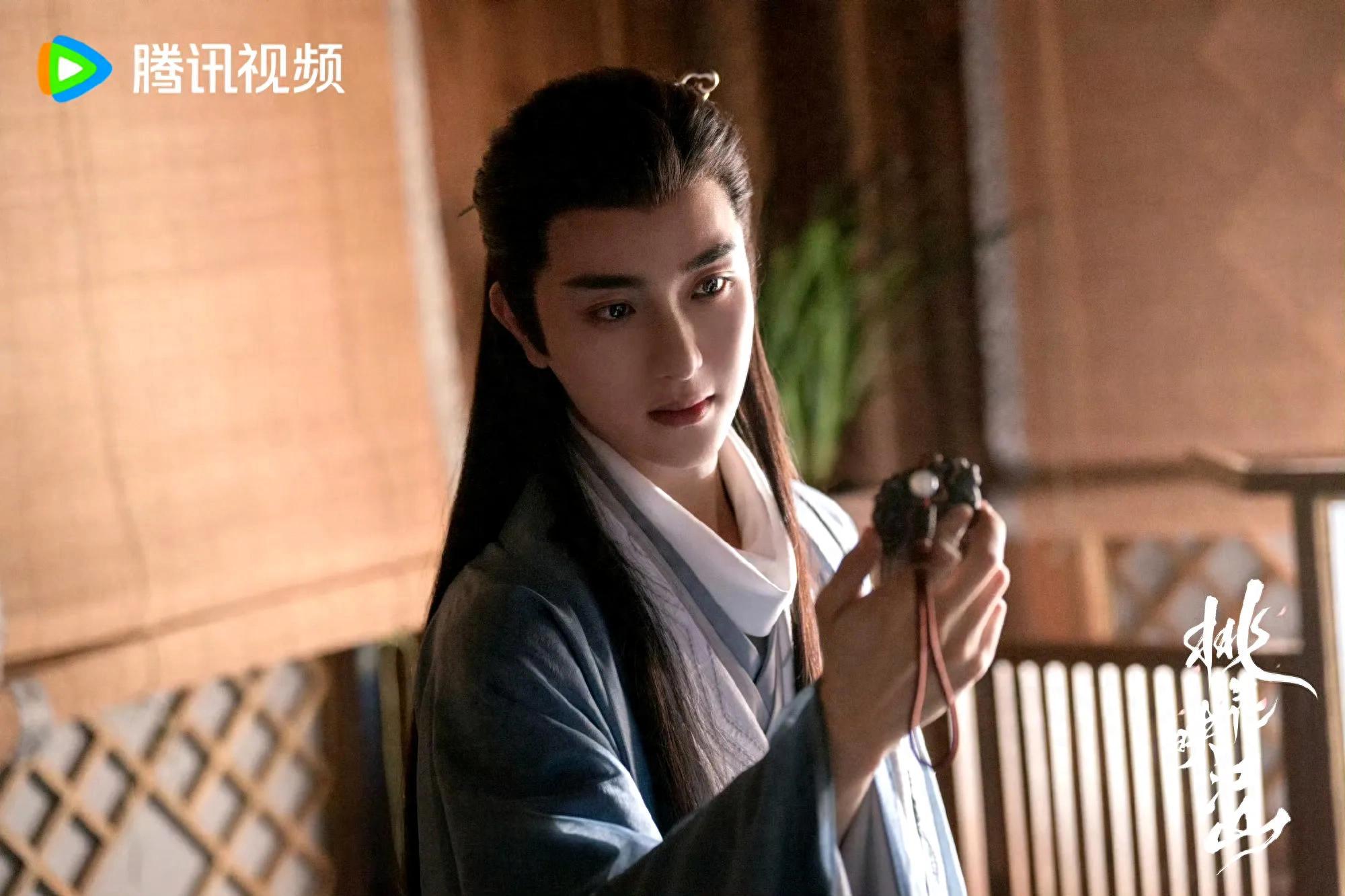 《桃花映江山》太炸裂！全剧最阴狠的反派三殿下，竟是郘后情人！