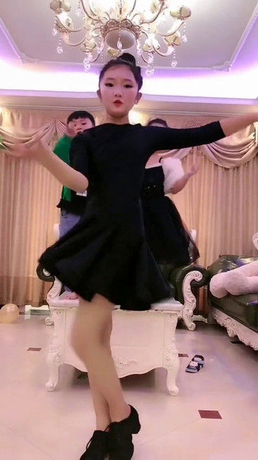 小美女跳舞系列8918