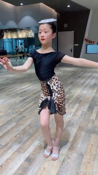小美女跳舞系列3438