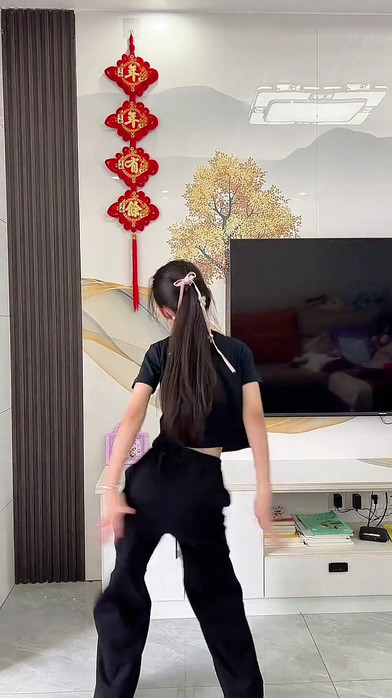 爱跳舞的小姑娘