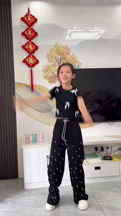 创作者中心 #创作灵感 #爱跳舞的小姑娘 #一学就会系列 #浅跳一下