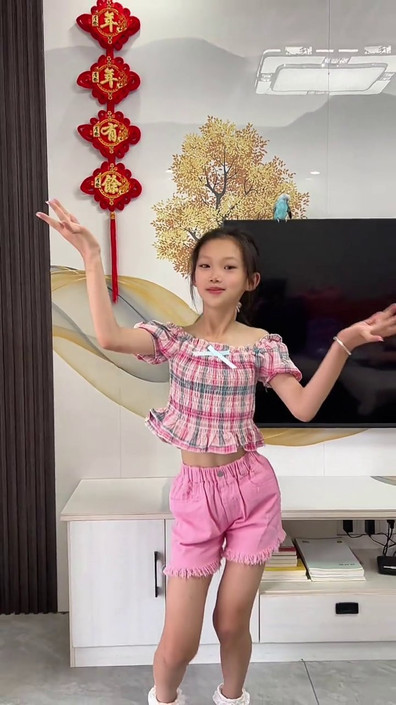 半壶纱 #爱跳舞的小姑娘 #生女儿就是用来打扮的 #骗你生女儿