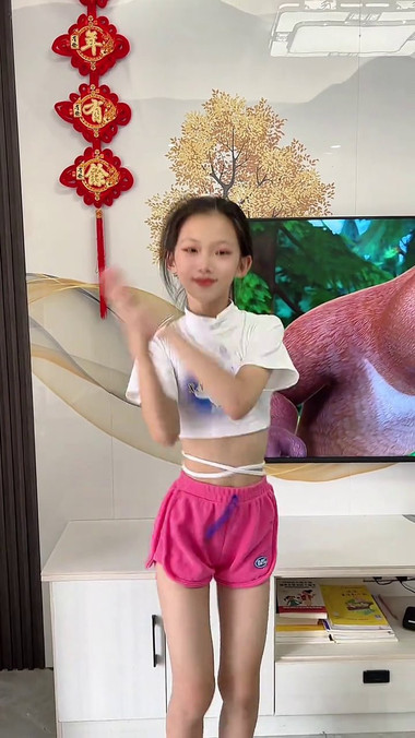 #曾曾摇 #曾上头编舞 #爱跳舞的小姑娘 #难生恨舞蹈挑战
