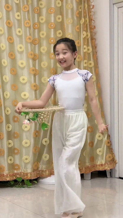 治愈系笑容 #爱跳舞的小姑娘 #采茶舞曲