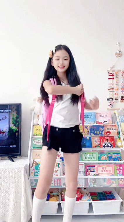 尹珍珠摇～ #甜美女孩 #骗你生女儿 #甜妹 #germ双肩包 #芭比包包