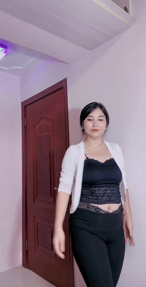 一天的无忧靠心情,扭腰，慢摇