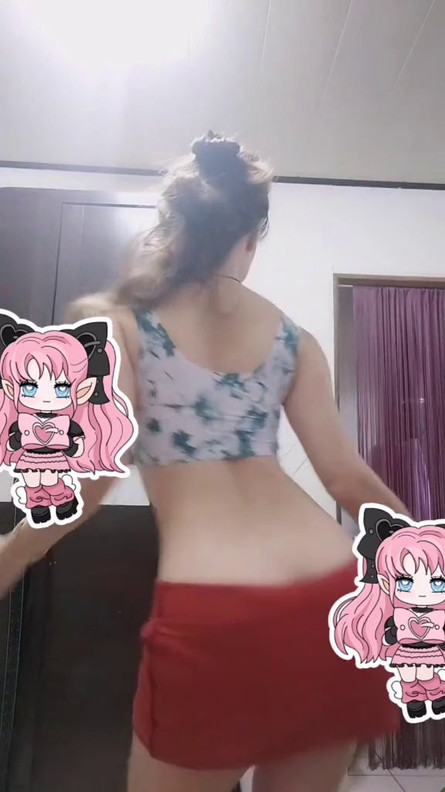 少妇，短裙，扭胯