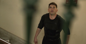 Netflix出品，这部R级漫威美剧直接封神