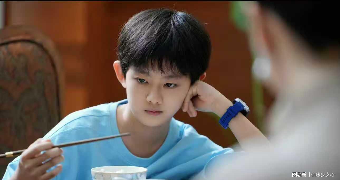 《许我耀眼》大结局，13岁小戏骨火了，已演33部戏